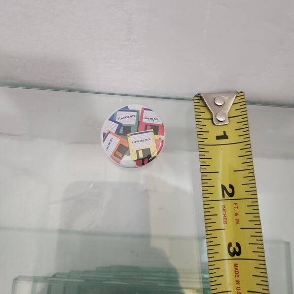 Vintage mini pin featuring Floppy Disc's " I love the 90's" - Picture 2 of 3